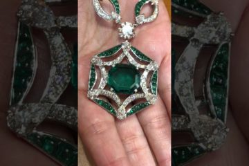 Emeralds by Bulgari with a touch of Hollywood glamour